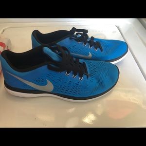 Men’s size 8 Nike blue